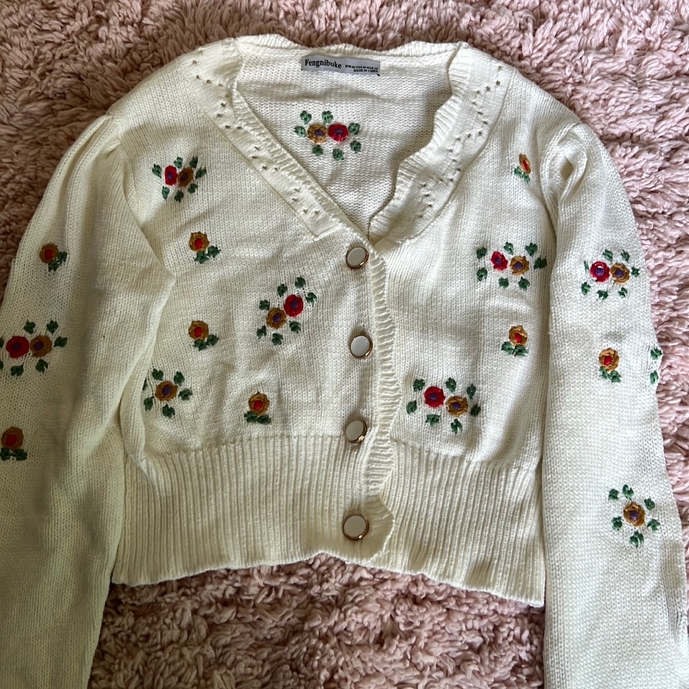 White Fengnibuke Cardigan Sweater